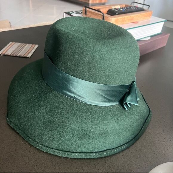 Elegant Green 100% Wool Hat with Satin Ribbon Made in Italy - Picture 2 of 7